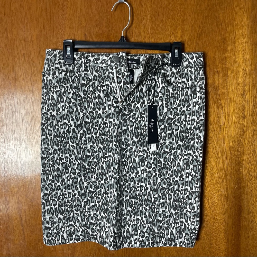 Brand New Cheetah Print Jean Skirt (size 6)